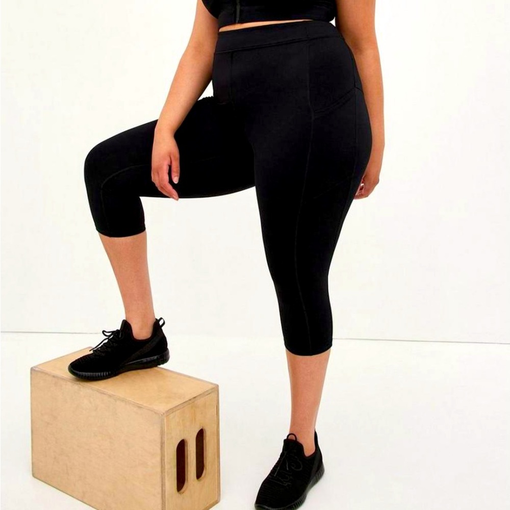Bombshell Capri Legging - Performance Core Black Torrid Pockets 1